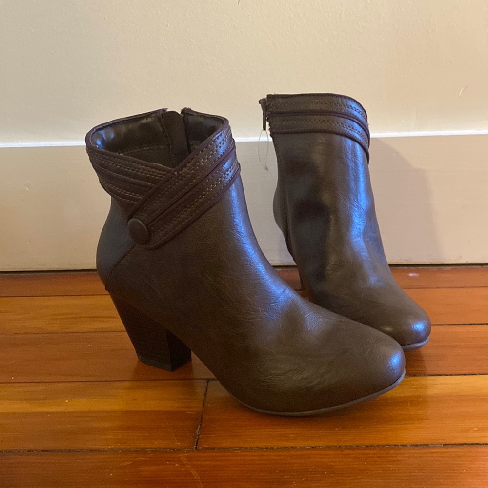 Jaclyn Smith Ankle Boots